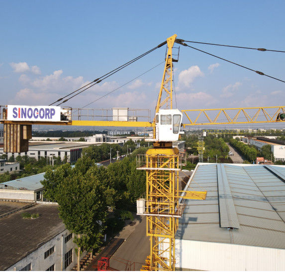 SINOCORP 8ton Building Tower Crane 60m Boom Chassis Type / Low-Consumption Tower Crane Met Anker Frame