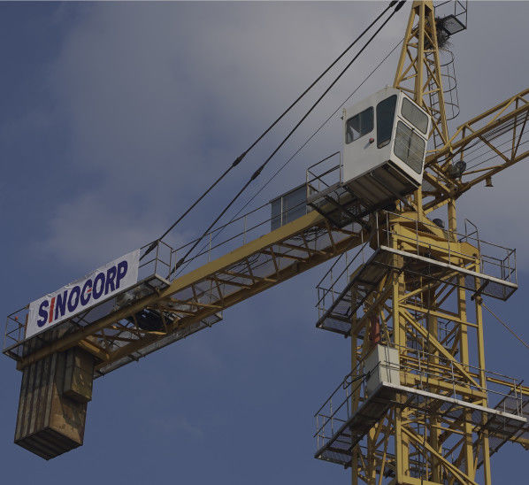 SINOCORP 8ton Building Tower Crane 60m Boom Chassis Type / Low-Consumption Tower Crane Met Anker Frame