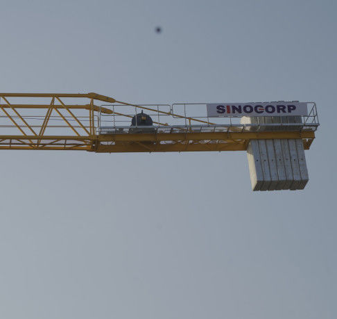 8 ton torenkraan met laag verbruik 60 m boomschassis type