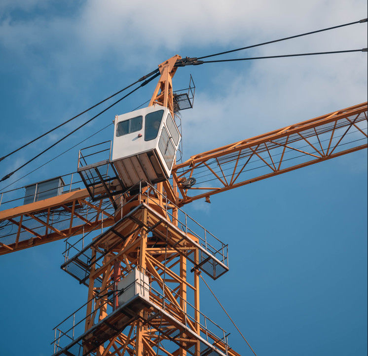 Sinocorp aangepaste hoogte en kleur 6 ton Hammerhead toren kraan voor hoogbouw