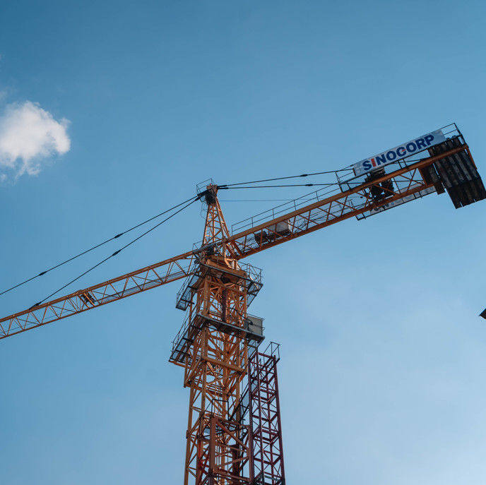 Sinocorp TZ5610-6 Hatkit 56 Meter Boom 60M Hoogte Commerciële Hammerhead Tower Crane met CE