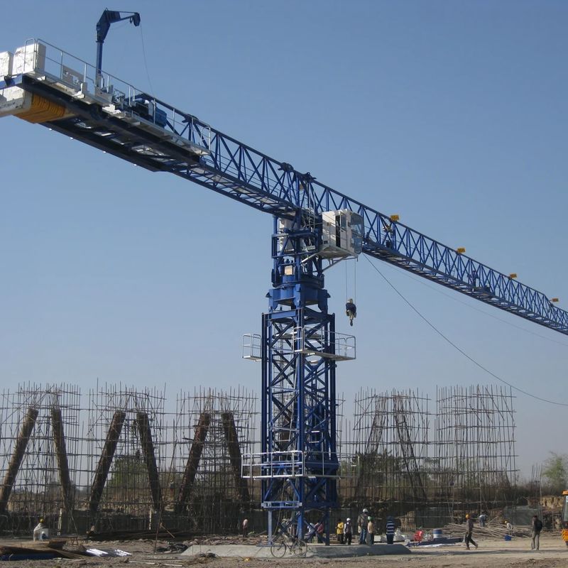 Maximale hefbelasting 6,0 t Vlakke toren kraanapparatuur voor precieze constructie